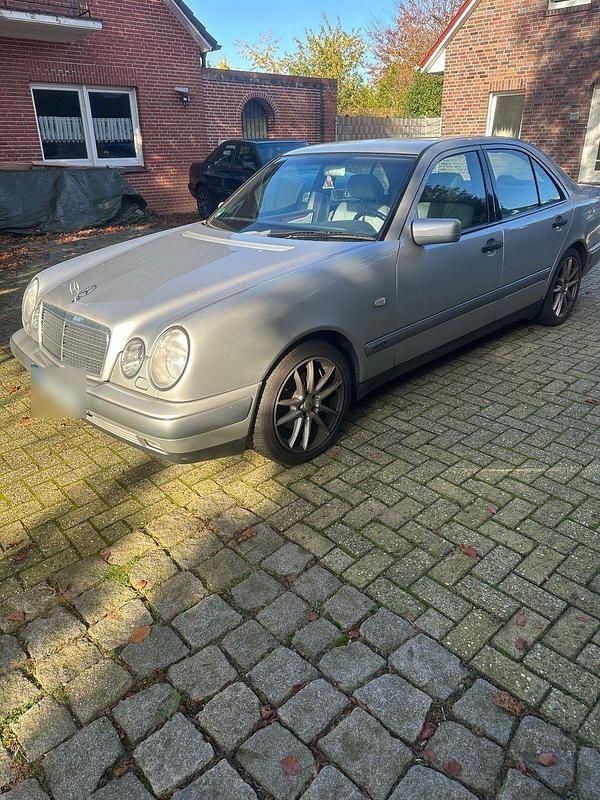 Gebraucht Mercedes 240 170 PS (125 kW) 1998 Silber Limousine