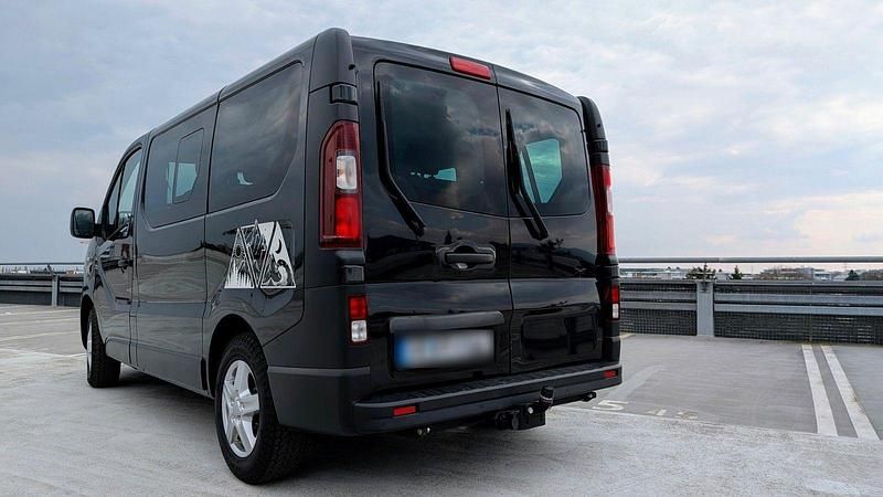 Usata Opel Vivaro 125 CV (91 kW) 2017 Nero Monovolume