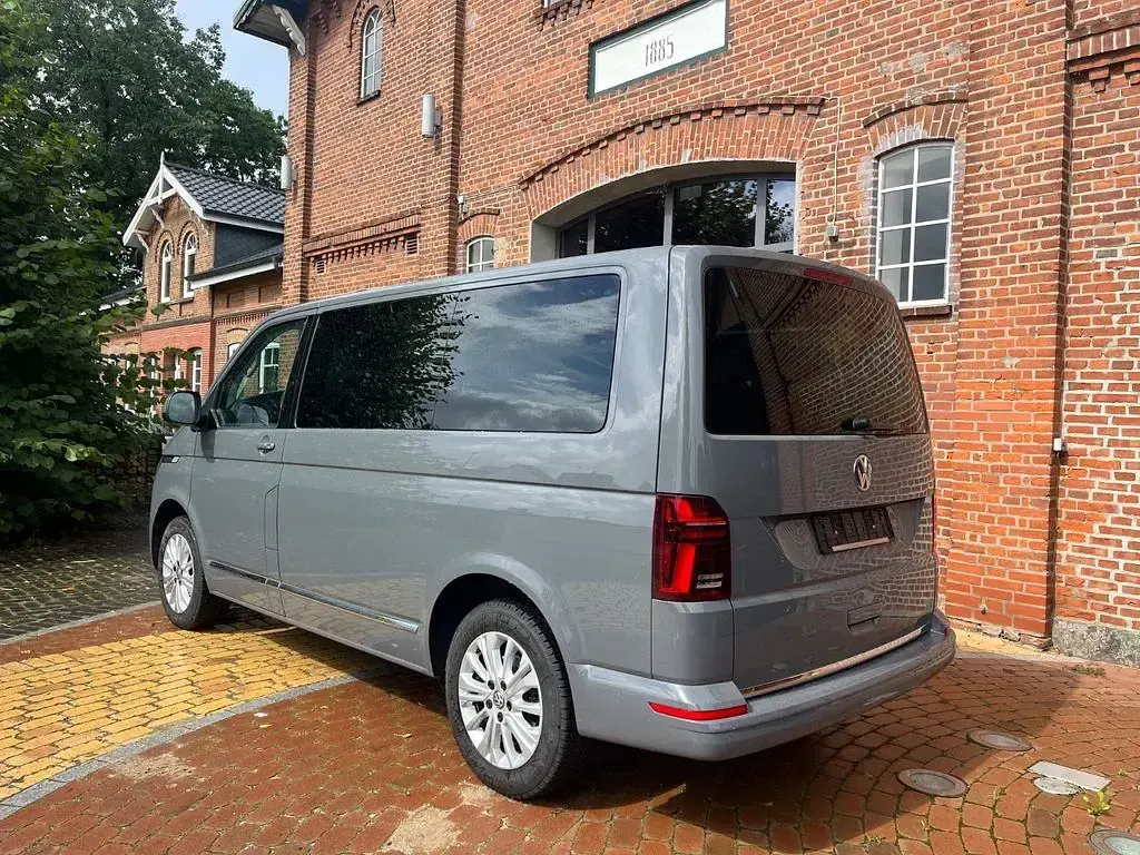 Gebraucht VW Multivan Generation Six 150 PS (110 kW) 2021 Pure grey Van / Kleinbus