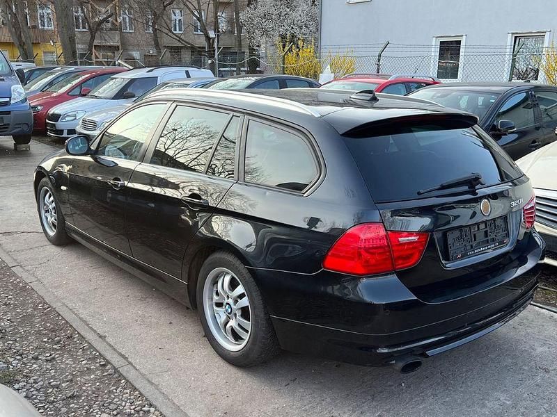 Gebraucht BMW 320 170 PS (125 kW) 2011 Schwarz Kombi