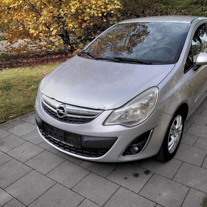 Silber Gebraucht 2011 Opel Corsa Satellite Kleinwagen | 1.490 € (Superpreis) - Bild 1/4
