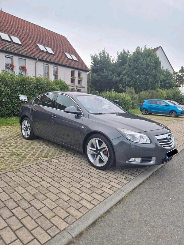Grau Gebraucht 2012 Opel Insignia Limousine | 3.499 € (Superpreis) - Bild 1/4
