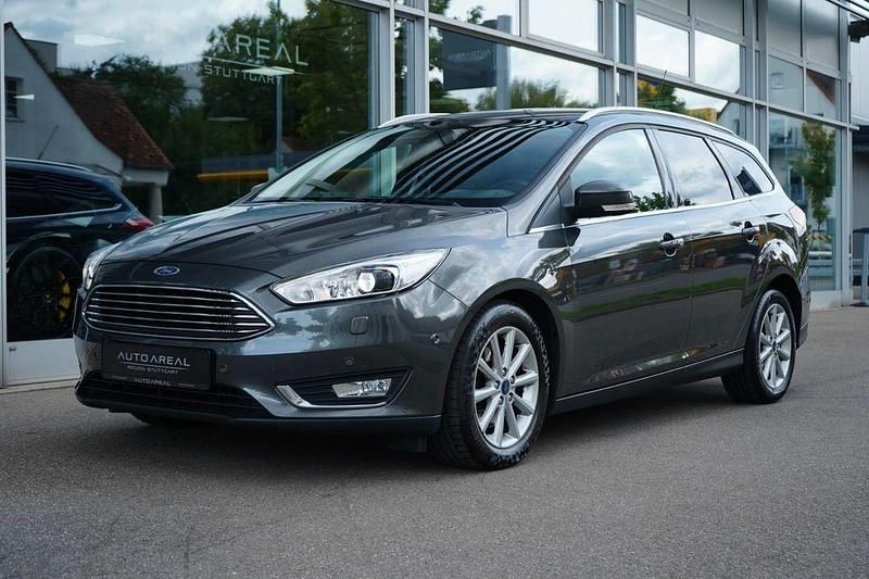 Grau Gebraucht 2018 Ford Focus Titanium Limousine | 11.390 € (Fairer Preis) - Bild 1/4