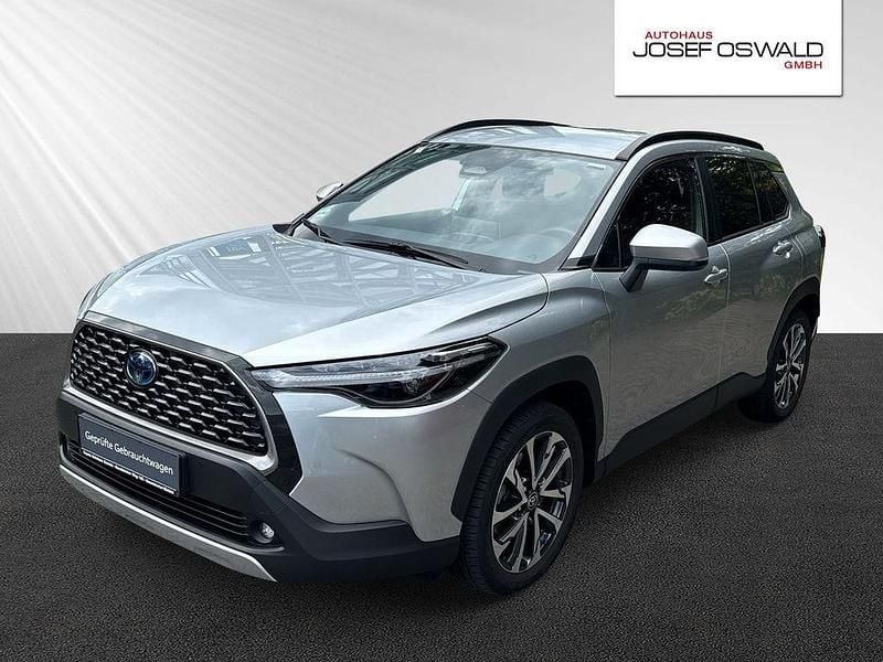 Silber Gebraucht 2022 Toyota Corolla Cross Team SUV | 31.450 € (Fairer Preis) - Bild 1/3