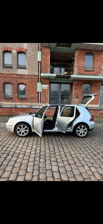 Schwarz Gebraucht 2003 VW Golf IV Basis Limousine | 2.000 € (Fairer Preis) - Bild 1/4