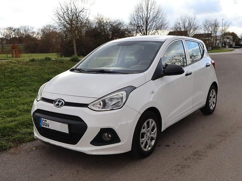 Gebraucht Hyundai i10 69 PS (50 kW) 2014 Weiß Kleinwagen
