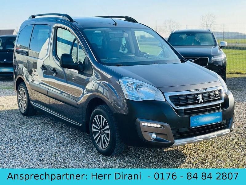 Gebraucht Peugeot Partner Tepee Outdoor 120 PS (88 kW) 2018 Grau Van / Kleinbus