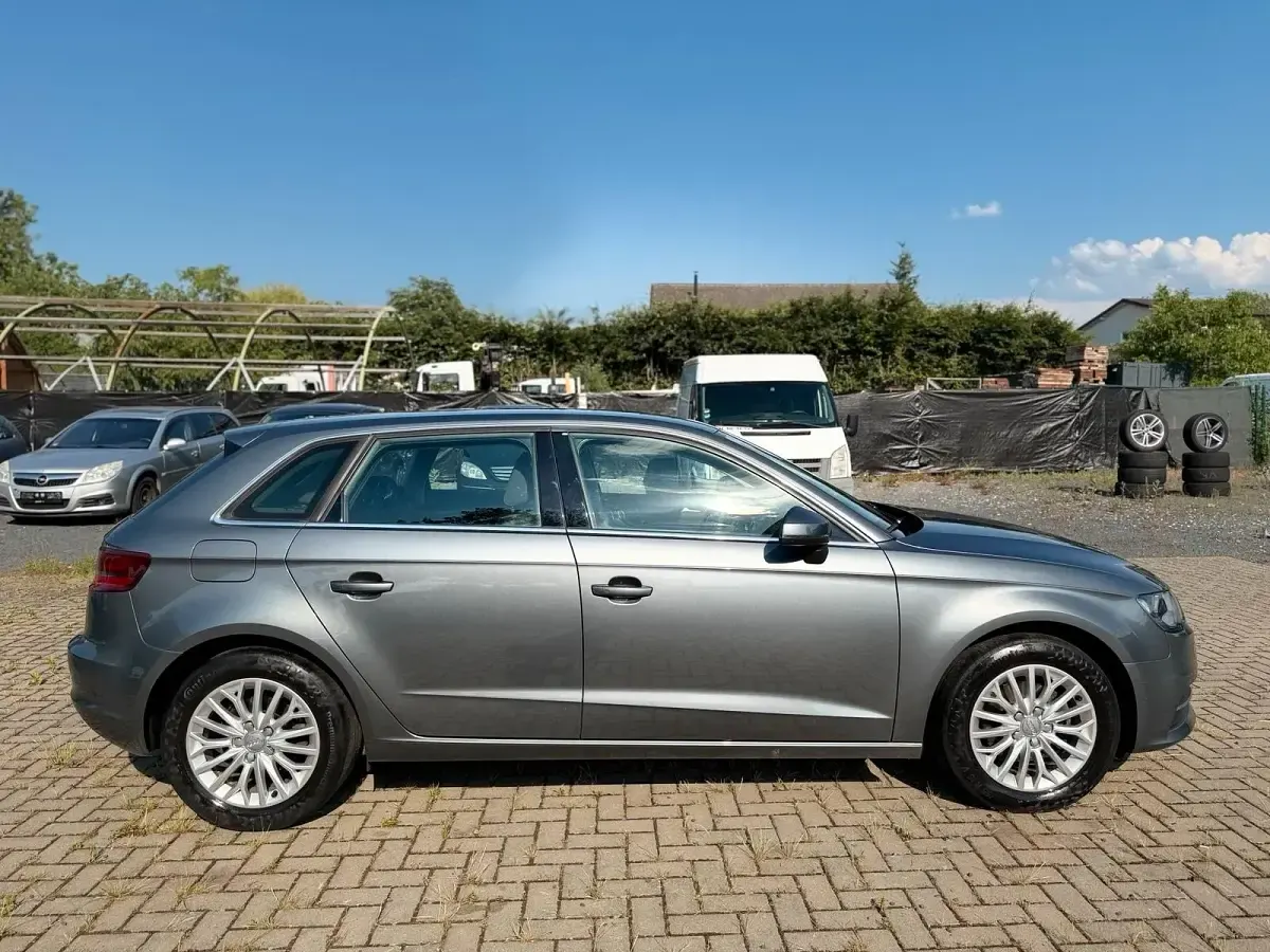 Gebraucht Audi A3 Ambiente 150 PS (110 kW) 2015 Monsungrau metallic Limousine