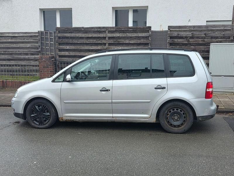 Gebraucht VW Touran 116 PS (85 kW) 2005 Silber Van / Kleinbus