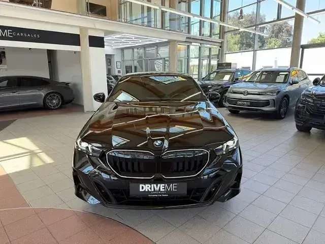 Gebraucht BMW 540 M Sport 303 PS (222 kW) 2025 Schwarz Limousine