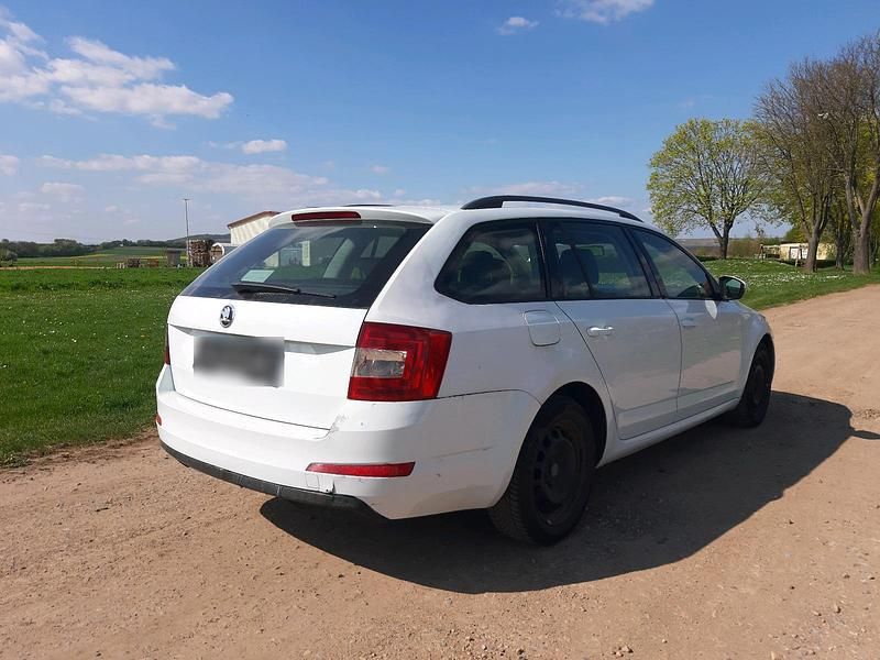 Gebraucht Skoda Octavia 150 PS (110 kW) 2016 Weiß Kleinwagen