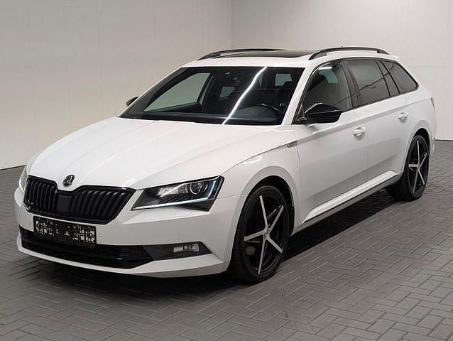 Weiß (moonweissmet.) Gebraucht 2017 Skoda Superb SportLine Kombi | 18.980 € (Guter Preis) - Bild 1/4