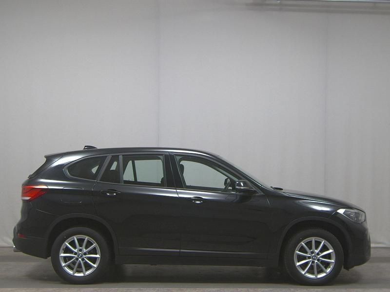 Schwarz Gebraucht 2021 BMW X1 Advantage SUV | 21.980 € (Superpreis) - Bild 1/4