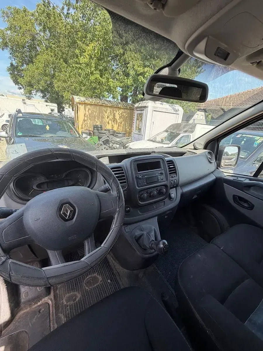 Gebraucht Renault Trafic 116 PS (85 kW) 2016 Schwarz Van / Kleinbus