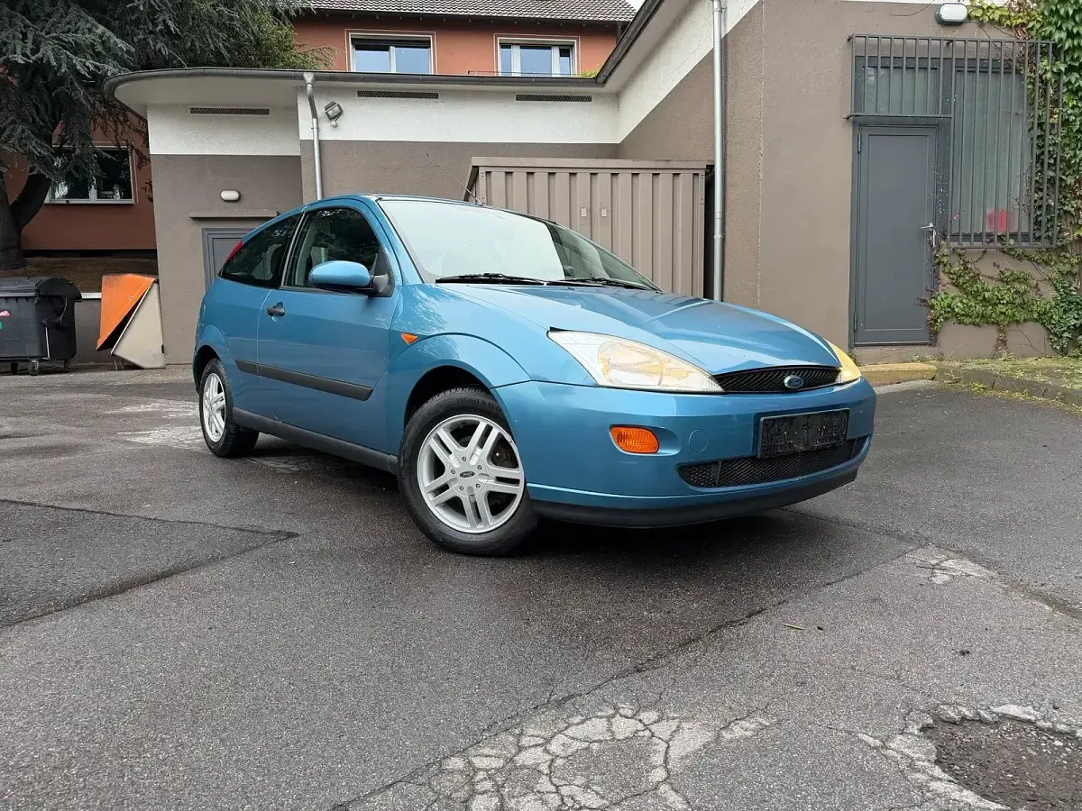 Gebraucht Ford Focus 100 PS (73 kW) 2000 Blau Limousine