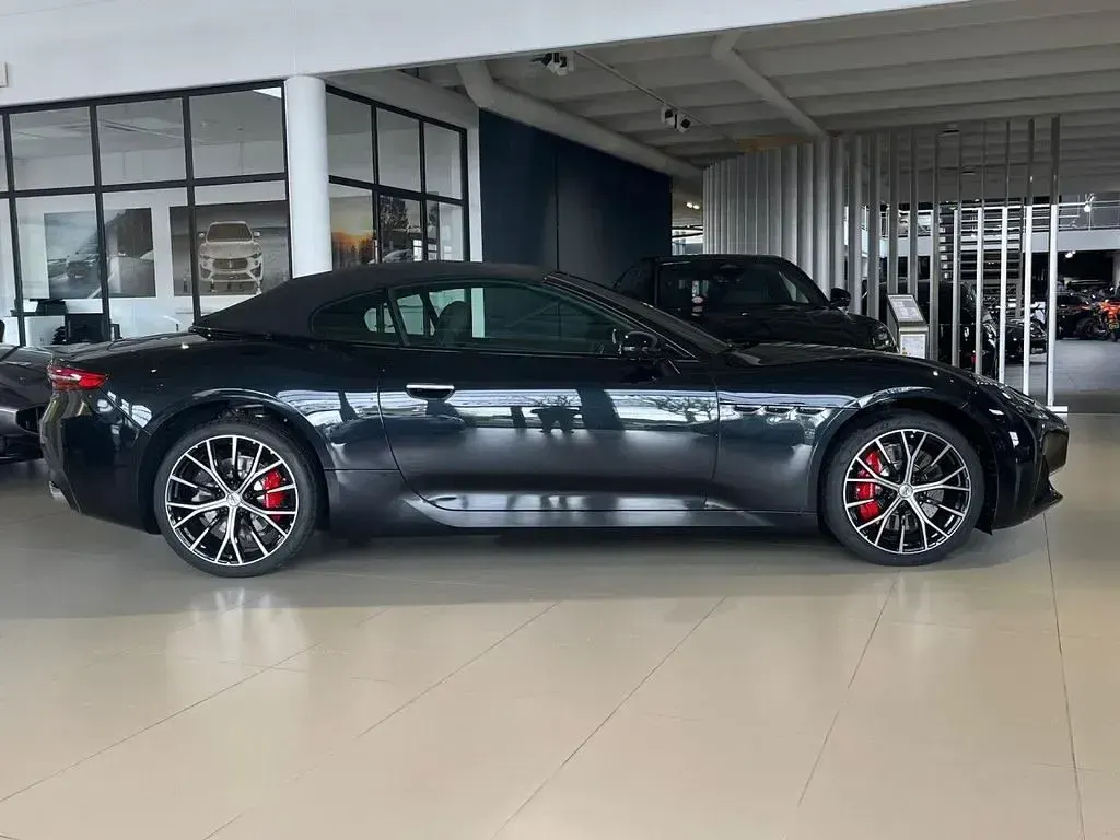 Neu Maserati GranCabrio 491 PS (361 kW) 2026 Schwarz Cabrio