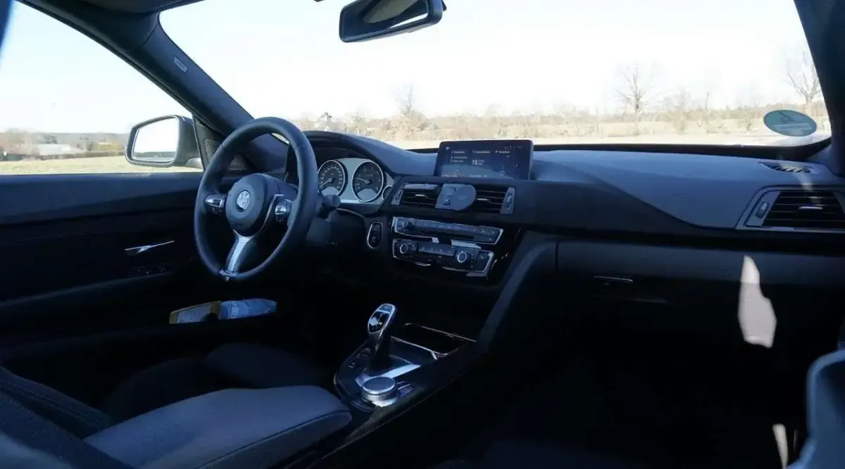 Käytetty BMW 330 Advantage 258 HP (189 kW) 2017 Harmaa Sedan