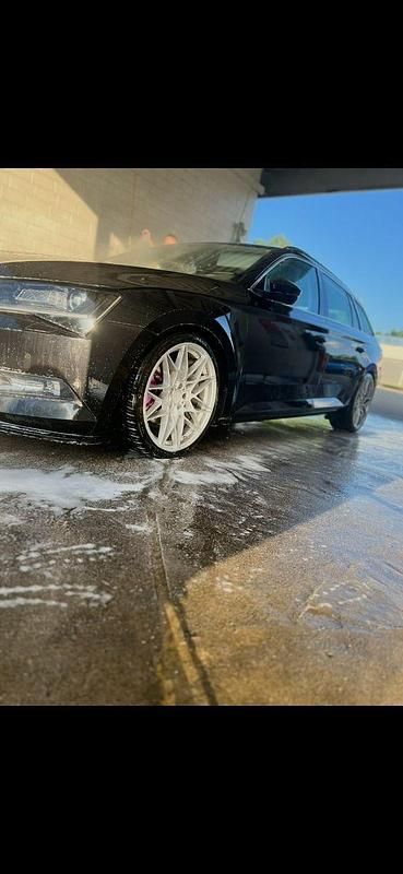 Gebraucht Skoda Superb 190 PS (139 kW) 2015 Schwarz Kombi