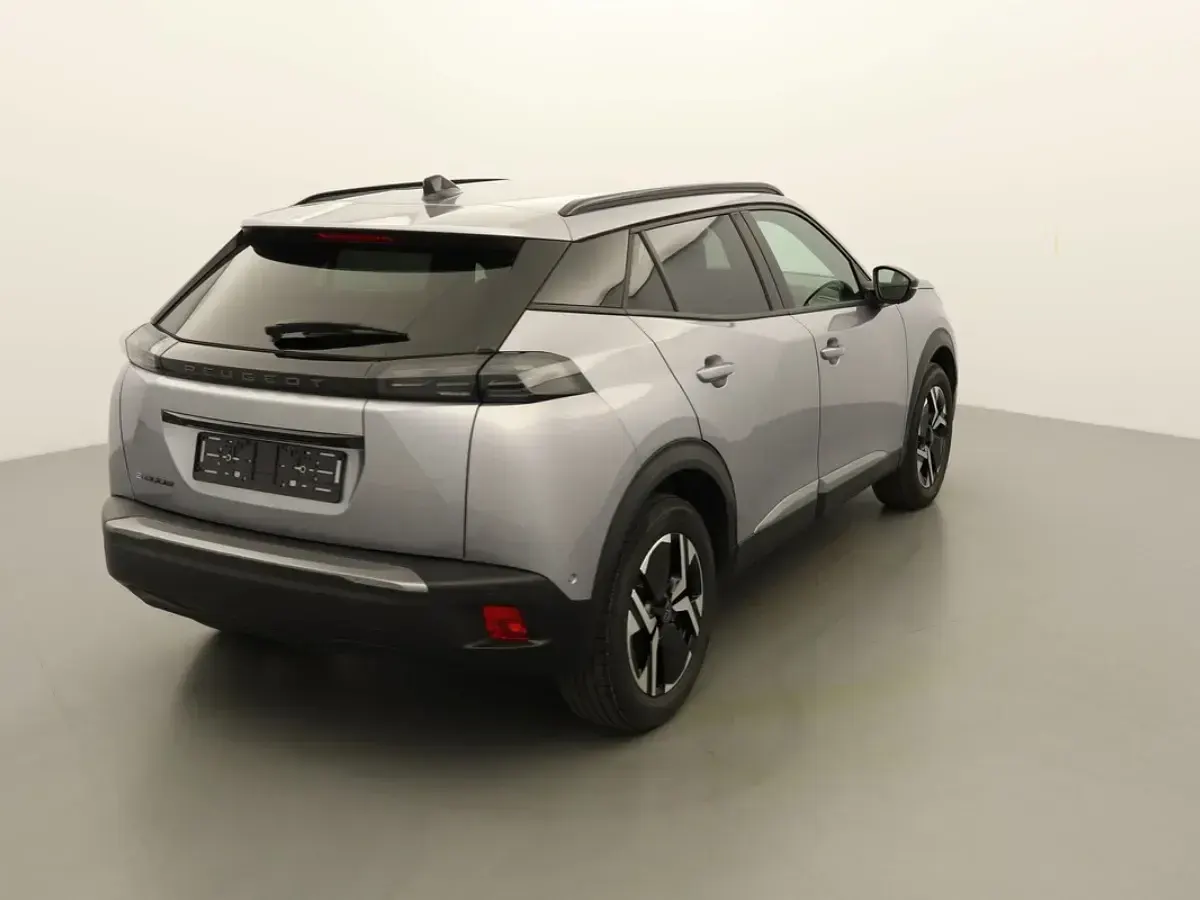 Gebraucht Peugeot e-2008 Allure 116 kW (158 PS) 2025 Grau (gris artense) SUV