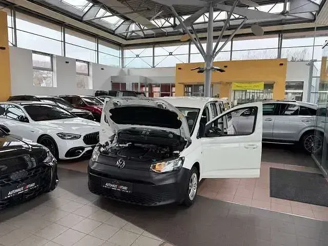 Käytetty VW Caddy 122 HP (89 kW) 2022 Valkoinen Tila-auto
