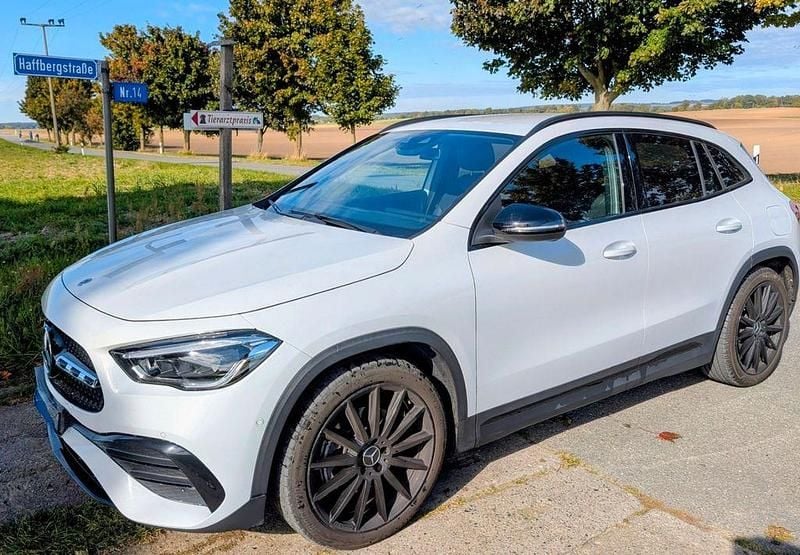 Weiß Gebraucht 2020 Mercedes GLA220 AMG SUV | 36.000 € (Fairer Preis) - Bild 1/4