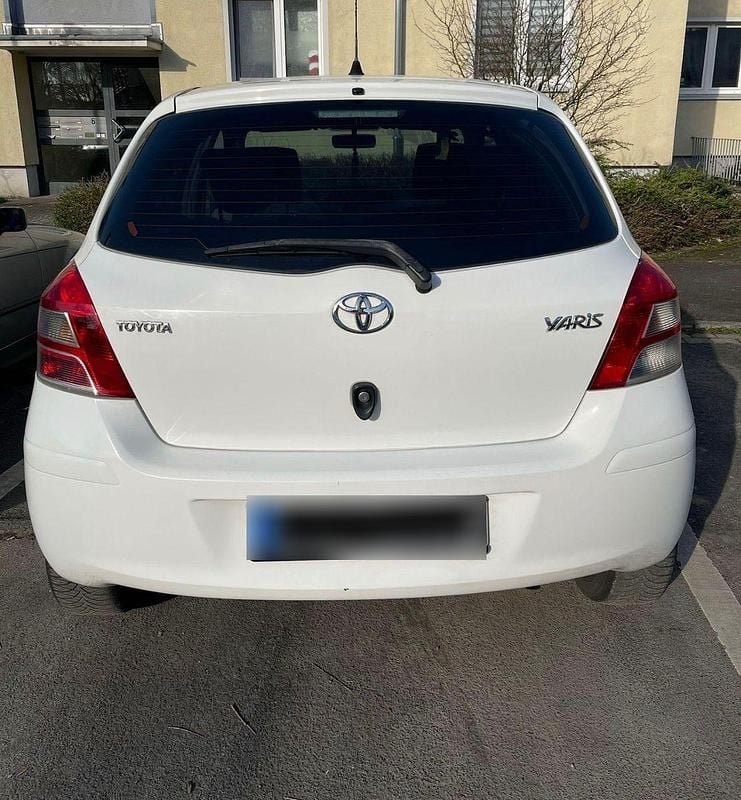 Gebraucht Toyota Yaris Sol 69 PS (50 kW) 2010 Weiß Kleinwagen