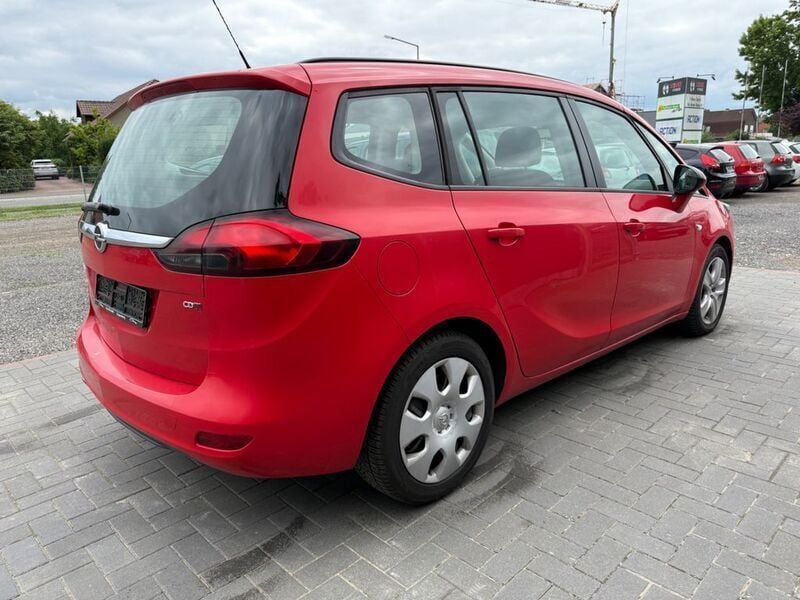 Gebraucht Opel Zafira Edition 131 PS (96 kW) 2017 Rot Van / Kleinbus