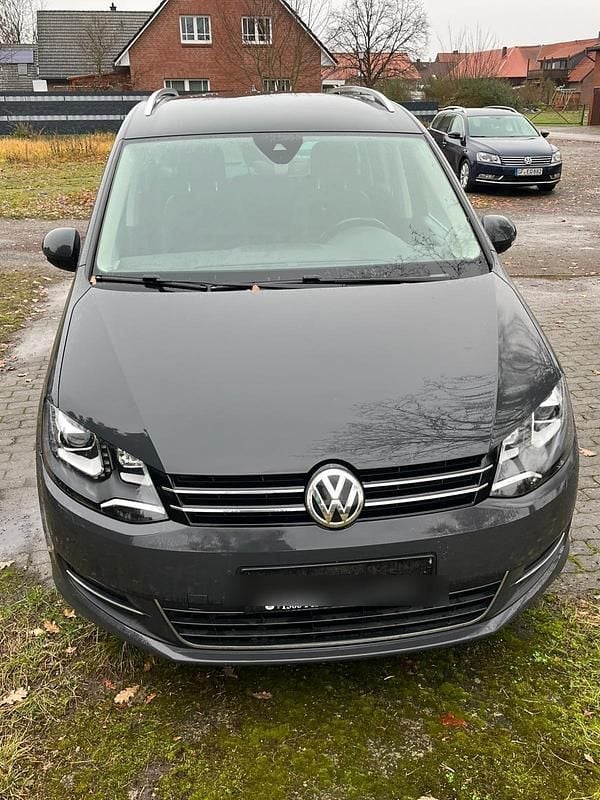 Grau Gebraucht 2017 VW Sharan Highline Van / Kleinbus | 14.500 € (Superpreis) - Bild 1/4