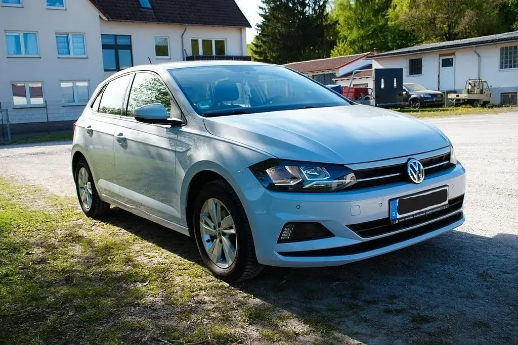 Gebraucht VW Polo Comfortline 95 PS (69 kW) 2019 Weiß Kleinwagen