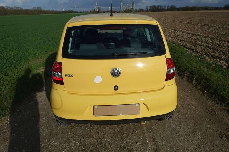 Second-hand VW Fox 54 CP (39 kW) 2009 Galben Hatchback