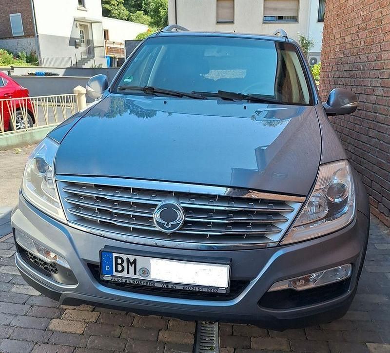 Silber Gebraucht 2013 Ssangyong Rexton Quartz SUV | 12.499 € (Etwas zu teuer) - Bild 1/4