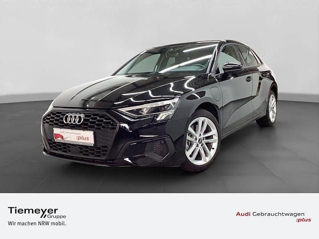 Brillantschwarz Gebraucht 2022 Audi A3 Sportback e-tron Ambiente Kleinwagen | 22.940 € (Superpreis) - Bild 1/4