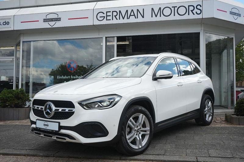 Weiß Gebraucht 2020 Mercedes GLA200 Progressive SUV | 28.999 € (Guter Preis) - Bild 1/4