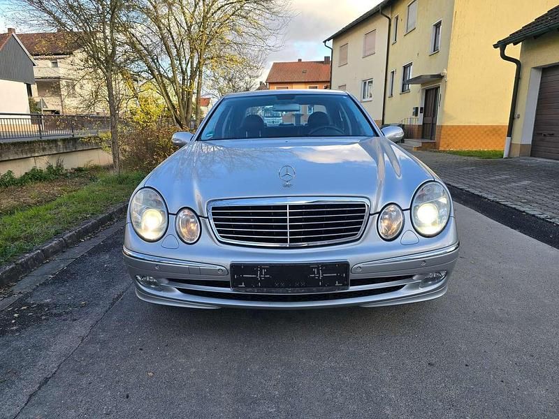 Gebraucht Mercedes E240 Avantgarde 177 PS (130 kW) 2002 Silber Limousine