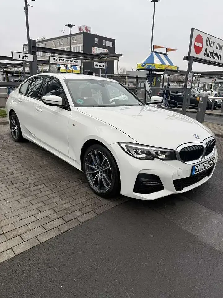 Gebraucht BMW 330 M Sport 185 PS (136 kW) 2020 Weiß Limousine