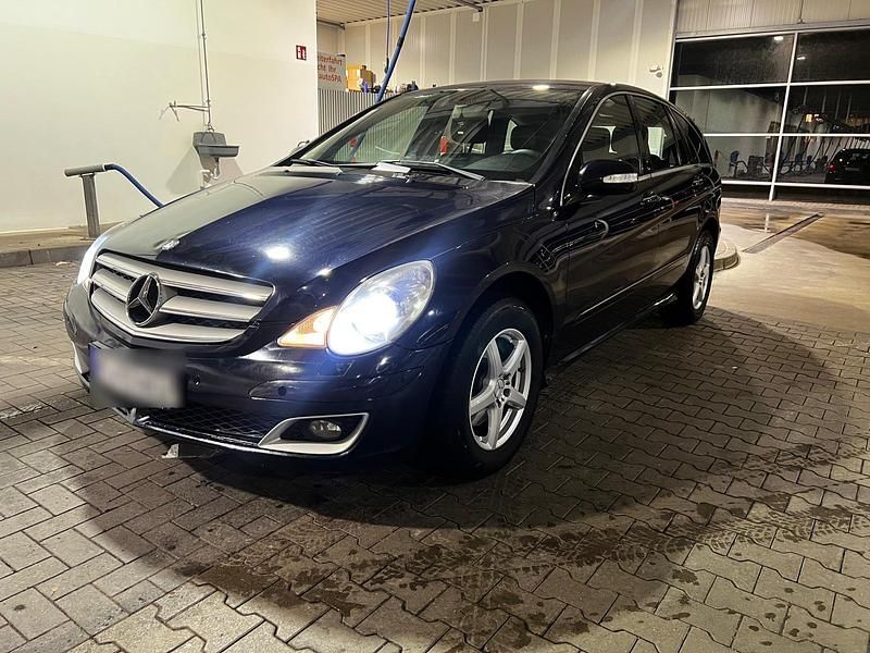 Blau Gebraucht 2007 Mercedes R320 Van / Kleinbus | 4.950 € (Guter Preis) - Bild 1/4