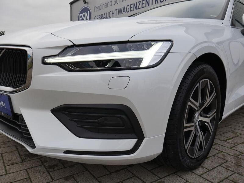 Gebraucht Volvo V60 Core 197 PS (144 kW) 2024 Weiß Kombi