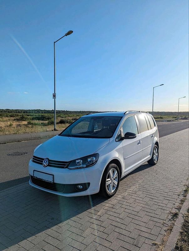 Weiß Gebraucht 2012 VW Touran Van / Kleinbus | 9.999 € (Fairer Preis) - Bild 1/4