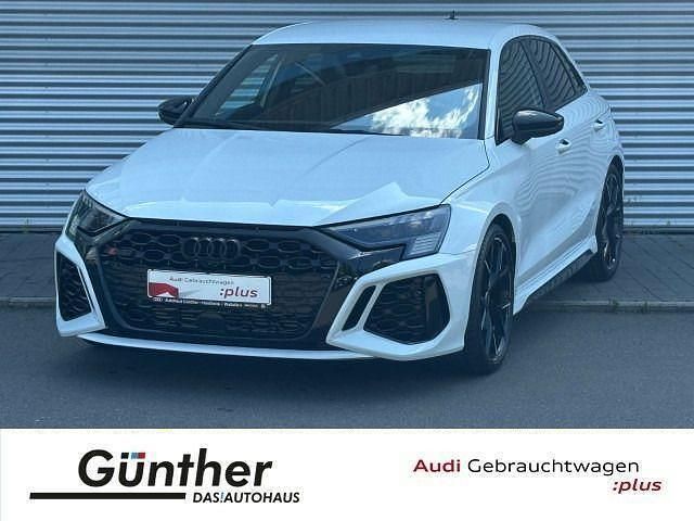 Gletscherweiß metallic Gebraucht 2024 Audi RS3 Sportback Ambiente Kleinwagen | 56.279 € (Superpreis) - Bild 1/4