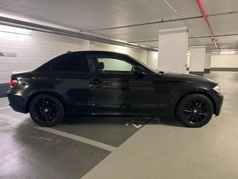 Gebraucht BMW 120 Coupé Advantage 177 PS (130 kW) 2009 Schwarz Coupé