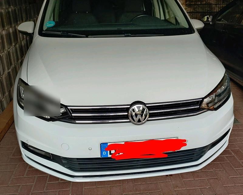 Weiß Gebraucht 2016 VW Touran Highline Van / Kleinbus | 17.000 € (Superpreis) - Bild 1/4