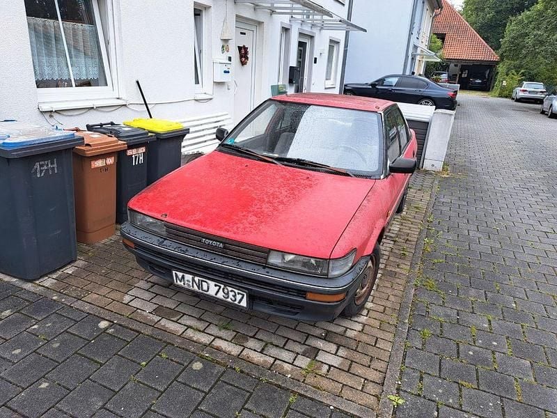 Rot Gebraucht 1990 Toyota Corolla Limousine | 1.000 € - Bild 1/4