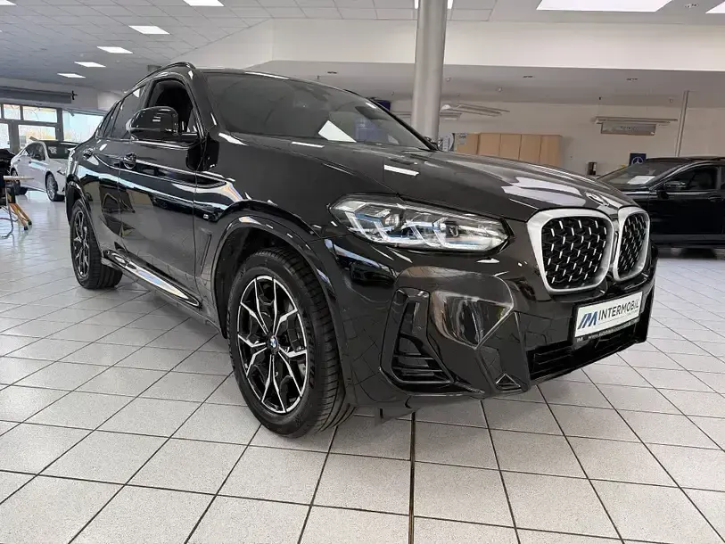 Gebraucht BMW X4 M Sport 184 PS (135 kW) 2025 Black sapphire SUV