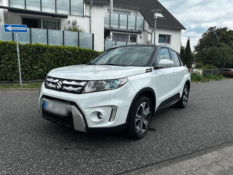Weiß Gebraucht 2018 Suzuki Vitara SUV | 11.900 € (Guter Preis) - Bild 1/4