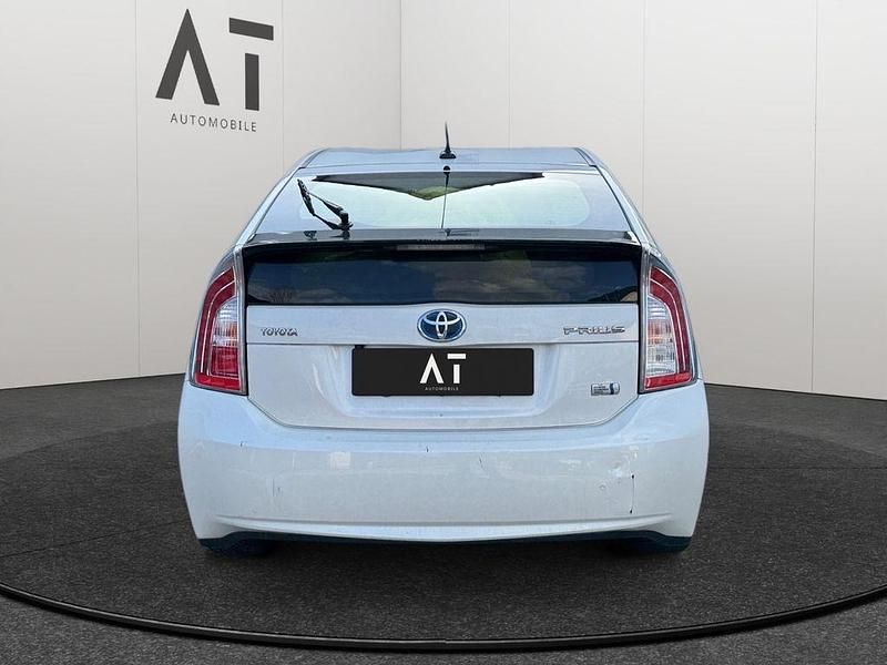 Gebraucht Toyota Prius Executive 99 PS (72 kW) 2012 Weiß Limousine