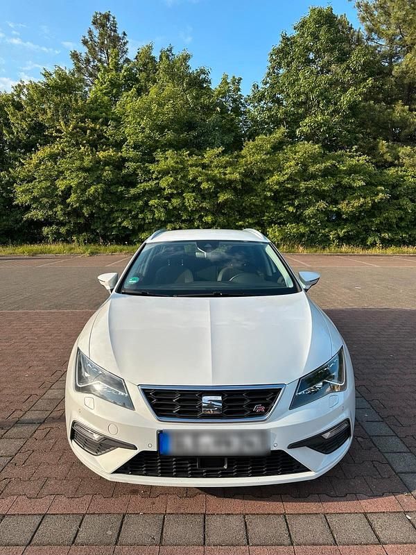 Weiß Gebraucht 2017 Seat Leon FR Kombi | 12.000 € (Etwas zu teuer) - Bild 1/4