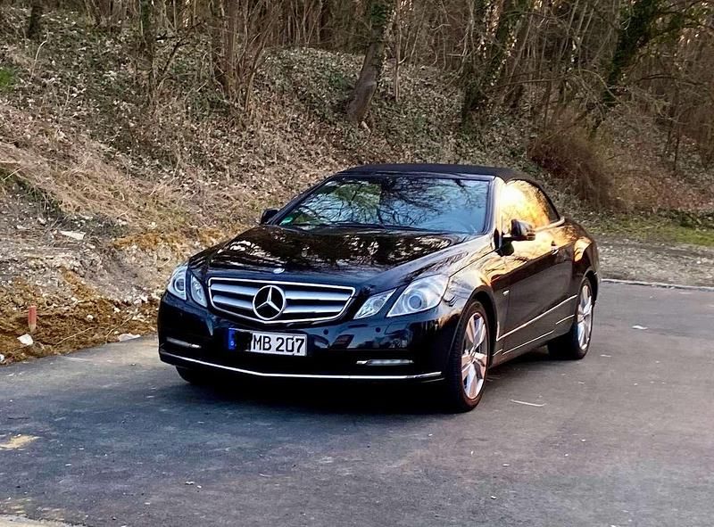 Schwarz Gebraucht 2012 Mercedes E200 Elegance Cabrio | 13.999 € (Fairer Preis) - Bild 1/4