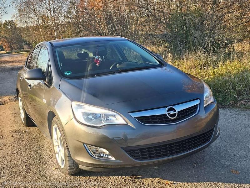 Gebraucht Opel Astra Design Edition 87 PS (63 kW) 2011 Grau Limousine