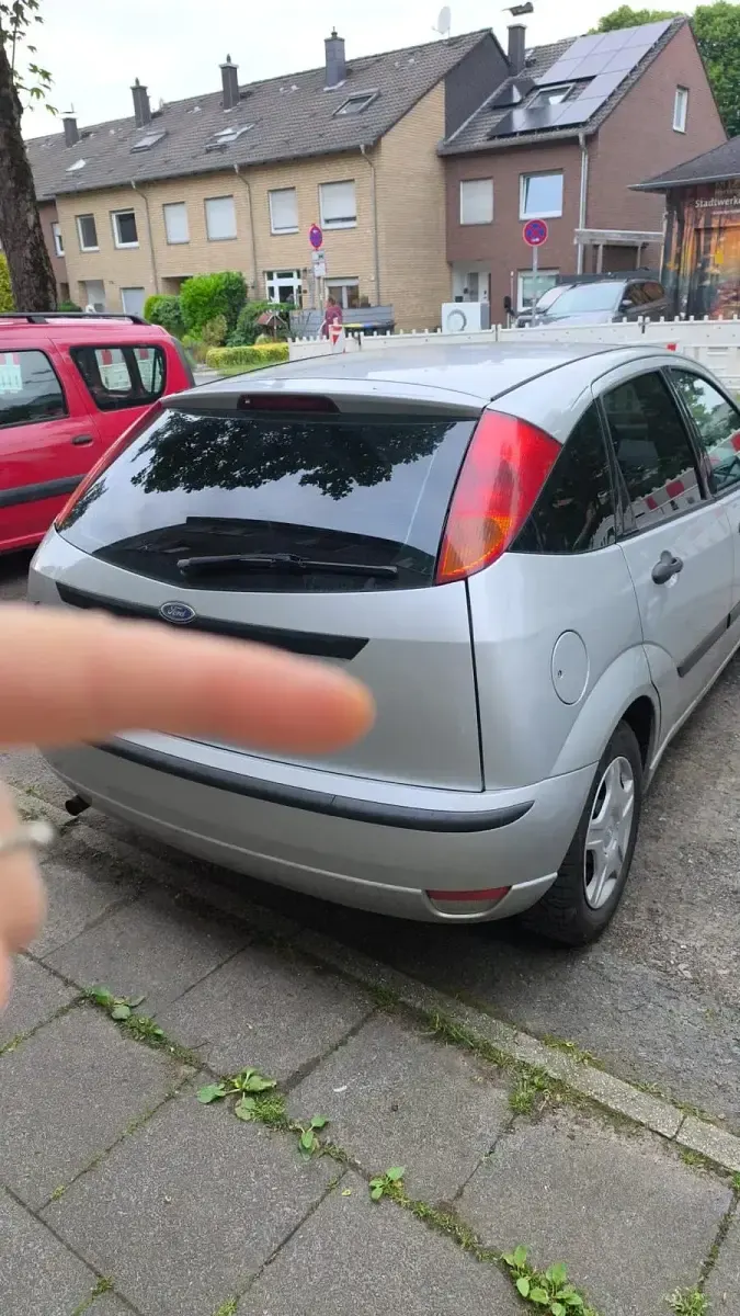 Gebraucht Ford Focus 100 PS (73 kW) 2002 Silber Kleinwagen