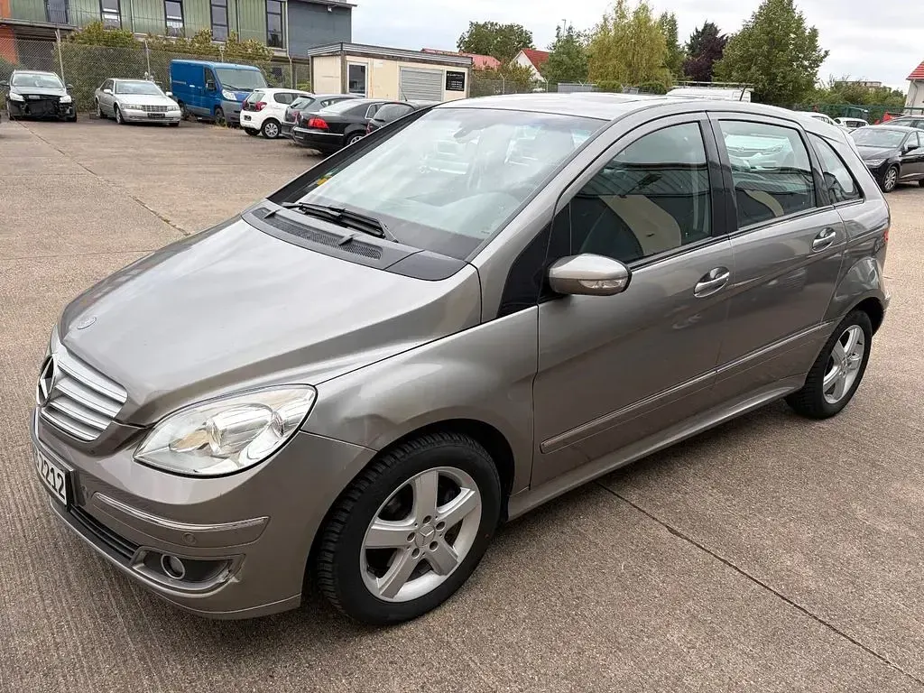 Gebraucht Mercedes B200 193 PS (141 kW) 2005 Grau Van / Kleinbus